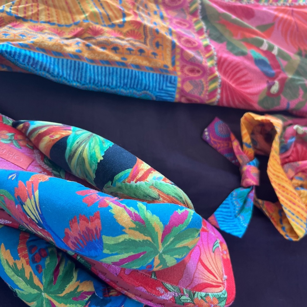 FARM Rio Multi-Scarf Print Tropical Puffy Flip Flop Sandals - 8 - Picture 3 of 4